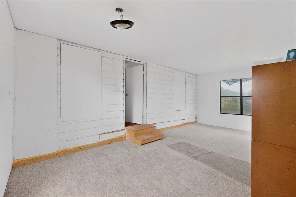 J ABLES, 3.0 ACRES, & HOUSE - Residential