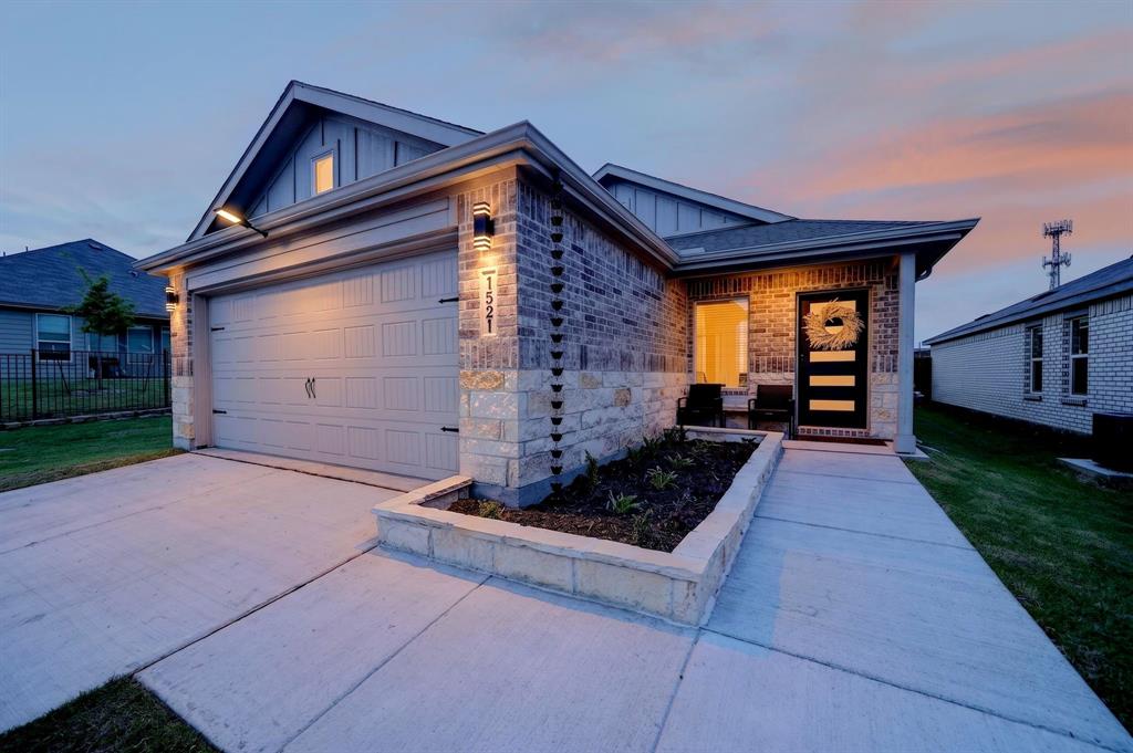 Come see this move-in ready Walden Ponds home! This stunning home is loaded with all your modern amenities including an open floor plan, bright & light color tones throughout, with modernized fixtures. Your new kitchen includes stainless appliances, a gas range, and a spacious breakfast bar with seating for 4. Your new primary suite retreat features great natural lighting, a walk-in tile shower, dual vanity and walk-in closet! Three additional bedrooms create tons of arrangement options to suit your needs. Head outdoors where you will find an over-sized covered patio, a large storage shed, and a fully fenced yard that will be perfect for entertaining this coming summer! Sitting only minutes from downtown Forney, you will have direct access from Hwy 80 into Dallas as well as Terrell. Don't miss out on this opportunity to own a like-new home in Forney!