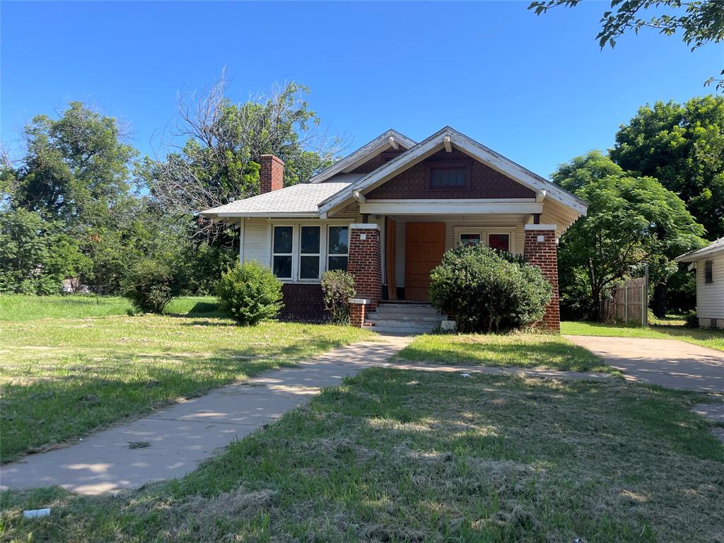 2-bedroom 1 bathroom house with lots of potential.  This home was being used as a rental but is currently vacant.