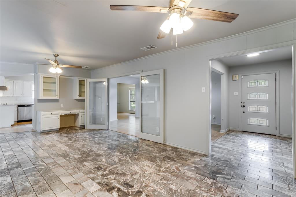 Glen Oaks #11 - Residential