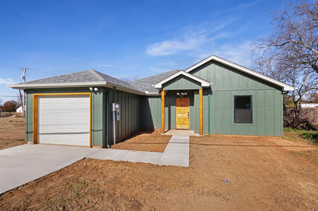 Welcome to your perfect small town haven! A delightful 3-bedroom, 2-bath charmer offering 1,350 sq ft of cozy living on a spacious 7,500 sq ft lot. Nestled in the heart of our friendly community, this move-in-ready gem radiates warmth, modern comfort, and that irresistible hometown feel.
Enter through the beautiful custom front door onto durable luxury vinyl plank flooring that runs throughout. Ceiling fans and recessed lighting brighten every room, while the trendy yet timeless color palette creates a welcoming embrace.
Whip up family favorites in the inviting kitchen with quality granite countertops and a custom tile backsplash. Both bathrooms offer spa-like serenity with elegant tile surrounds and convenient niches.
Your oversized primary suite is a peaceful retreat, featuring his-and-hers walk-in closets, dual vanity, built-in linen storage, and a private water closet.
Stay comfy year round with high efficiency spray foam insulation, HVAC, and water heater, plus enjoy the convenience of a 1-car garage with automatic opener and a crisp concrete driveway and sidewalk.
Best of all, you’re just a short stroll from excellent schools and the charming city square with seasonal festivals, local shops, and friendly faces make small town living so special.
This sweet home is waiting to welcome you. Come experience the charm for yourself and schedule your tour today!