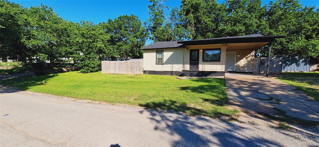 This cozy home has plenty of room for vehicles and casual space. Upgraded AC and Heater. Upgraded plumbing and flooring. Dishwasher and Hot Water. Recently painted. Great neighborhood with new schools nearby. Great shopping all around the home. Located in Northwest Ft Worth near Carswell Air Force base and City of Azle Texas.