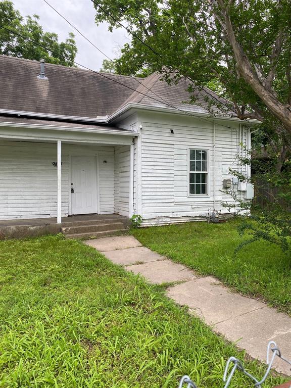 This a perfect Rehab for either rental portfolio or Flip.  Property has been rented until recently; Owners are ready to sell now.