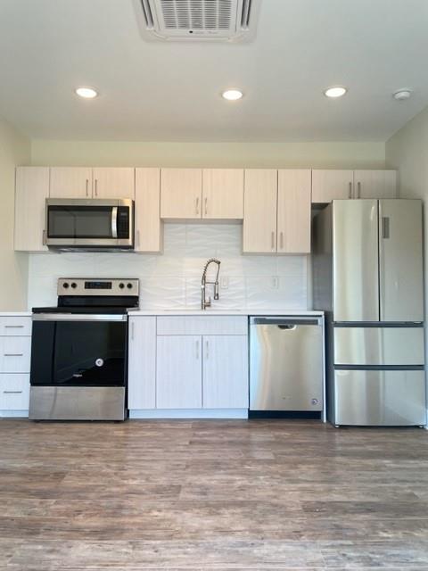 TWO WEEKS FREE! Welcome to 4625 Virginia Ave, a newly updated one bedroom, one bathroom apartment for rent. This property is perfect for those looking for a comfortable and convenient place to call home.

The apartment has been recently updated with fresh paint and new flooring throughout. The bedroom is spacious and bright, and features plenty of space. The kitchen has been upgraded with stainless steel appliances, and is perfect for those who love to cook. The bathroom is modern and includes a shower. The unit also features a stackable washer and dryer.

The apartment complex also includes a gated parking area, making it easy and safe for you to park your car. 

This apartment is available for rent. This is an amazing deal for such a great property. Don’t miss out on this opportunity and schedule a tour today!