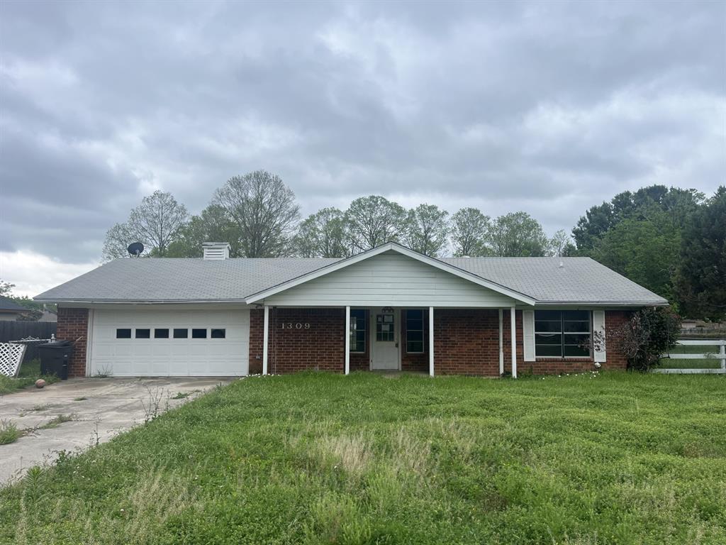 This 3 bedroom 2 bathroom home has plenty of space and is ready for a new owner to make it their own.  The home sits on a large lot and has a 2 car garage, covered porch and patio, kitchen open to the dining and primary bedroom separate from the secondary rooms.