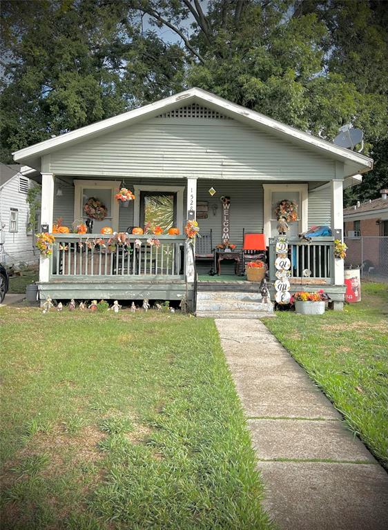 This is an excellent investment Property. There have been many updates, and repairs done to this property. This property has long term tenants, of thirteen years who plan to stay! This would be an excellent addition to an investors portfolio, and will produce immediate income. Call listing agent, for more information on this investment opportunity!