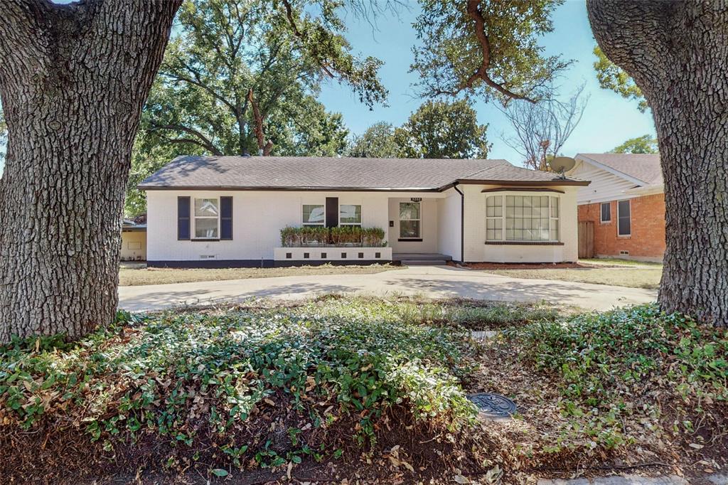 Come check out this beautifully renovated home in Casa View Heights! Completely updated all around including new floors, new kitchens, brand new tastefully remodeled bathrooms and an open space floor plan! Quartz countertops in the kitchen with a sit in island. New windows through out the home to provide an efficient living space. Very large area backyard with covered patio! Don't miss out on this opportunity to capture a home that will continue to carry and grow in value!