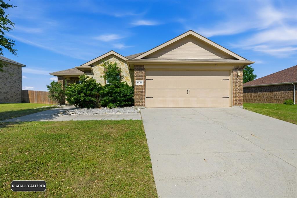 HUGE PRICE Improvement on on an already Value Priced with your personal updates in mind!  AWESOME proximity to charming downtown Royce City with new eateries, shopping, City Lake Park, with more to explore. Commuters will love the quick access to I-30 and Hwy 66. Very versatile floor plan.  Hurry and be the FIRST to make an offer!