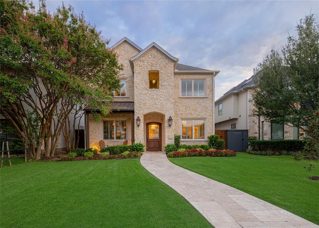Welcome to this custom Martyn Hammer home in the highly desired Briarwood neighborhood. Enter into the perfect floor plan with a downstairs guest bedroom, office, dining room, and a large living room and kitchen with breakfast area. The kitchen includes a wolf range, built in Thermador refrigerator, dual islands, oversized pantry, and a beverage cooler. The upstairs boasts three bedrooms, including a large primary suite with a walk-in closet, media room with a walk-in storage closet, gym, and utility room. Enjoy the heated pool equipped with a removal gate around the perimeter. Rear entry garage with motorized gate for easy access.