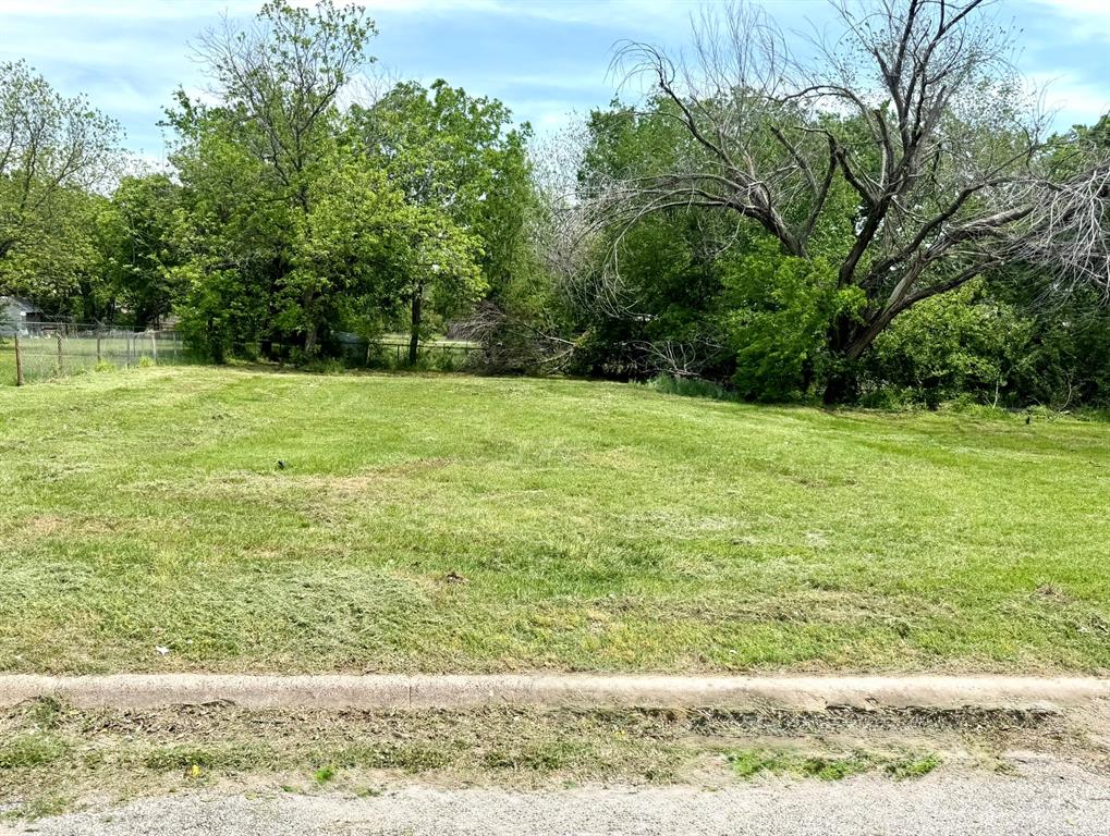 This grassy is in a great spot — just minutes from local schools and everyday conveniences. The land is level and open, making it easy to build on, with city utilities available at the street (buyer to verify).

Clean, open space up front gives you a great starting point. Towards the back the property has a few mature trees for added shade and privacy. Whether you're looking to build a home, set up a rental, or just invest in a solid piece of land, this lot has a lot going for it.

Great opportunity to snag a buildable lot in town with a little bit of nature and a lot of potential. This lot is also adjacent to another available lot: 20906983.

All information herein considered reliable but not guaranteed. Buyer to verify all information on this MLS sheet, flier or website including but not limited to schools, square footage, acres, taxes, easements, and minerals.