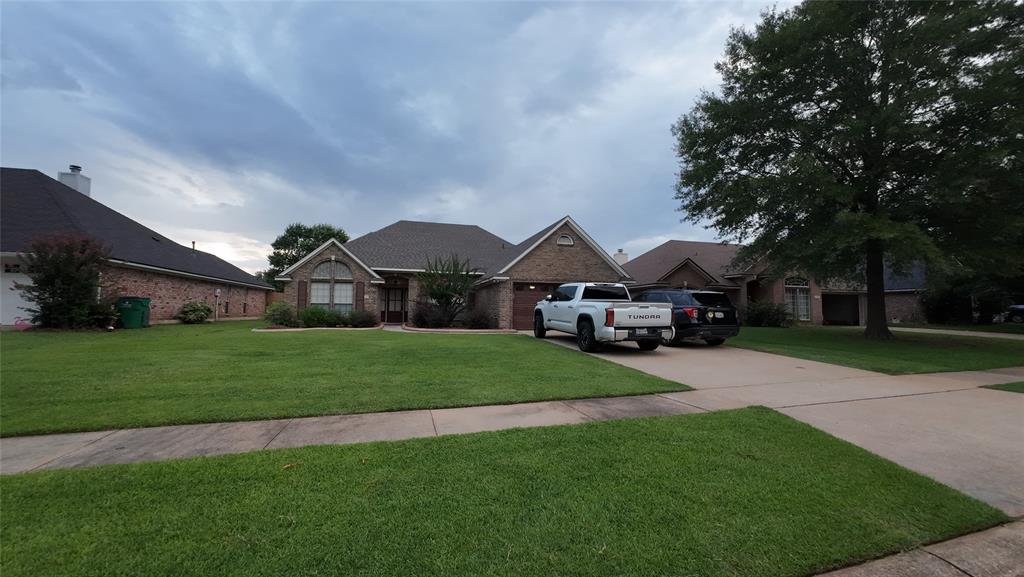 GREAT HOME IN GATED NEIGHBORHOOD LOCATED IN NORTH BOSSIER. OPEN FLOOR PLAN WITH WOOD FLOORS AND FIREPLACE. UPDATED KITCHEN WITH GRANITE COUNTERTOPS, BUILTIN APPLIANCES, BREAKFAST NOOK AND SEPARATE DINING ROOM. REMOTE MASTER BEDROOM WITH WALK IN CLOSET, SEPARATE SHOWER, WHIRLLPOOL TUB. NICE BACKYARD WITH TILE PATIO AREA AND PRIVACY FENCE. ZONED FOR LEGACY ELEMENTARY SCHOOL. HOME IS SUPER, SUPER CLEAN, YARD HAS BEAUTIFUL GRASS AND FLOWER BED EDGING. SELLER JUST REPLACED THE AIR CONDITIONING UNIT. SELLER ADDED AN ADDITION ON TO THE BACK FOR A VERY NICE SECOND LIVING ROOM OR DEN. TILE FLOORING IS IN THE GARAGE.