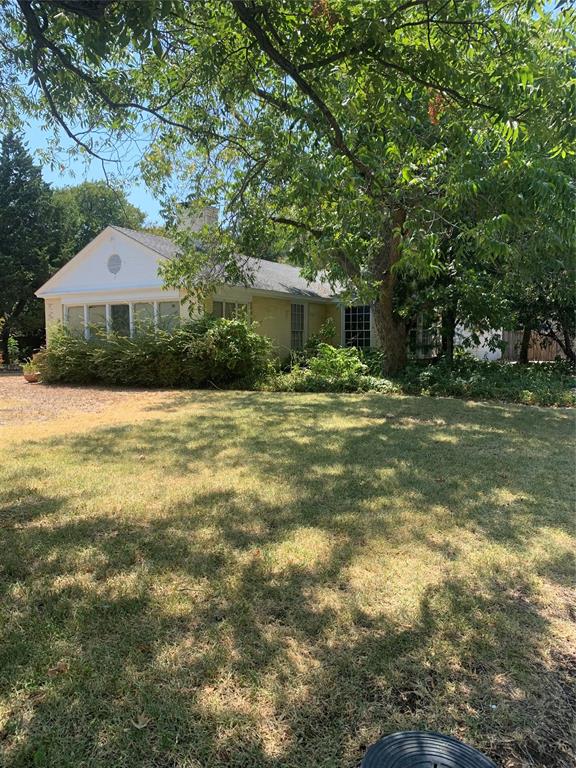 Huge (100' x 160' per DCAD) corner lot in very desirable Shannon Estates. Home was built in 1939 {per DCAD). Wonderful redevelopment potential.