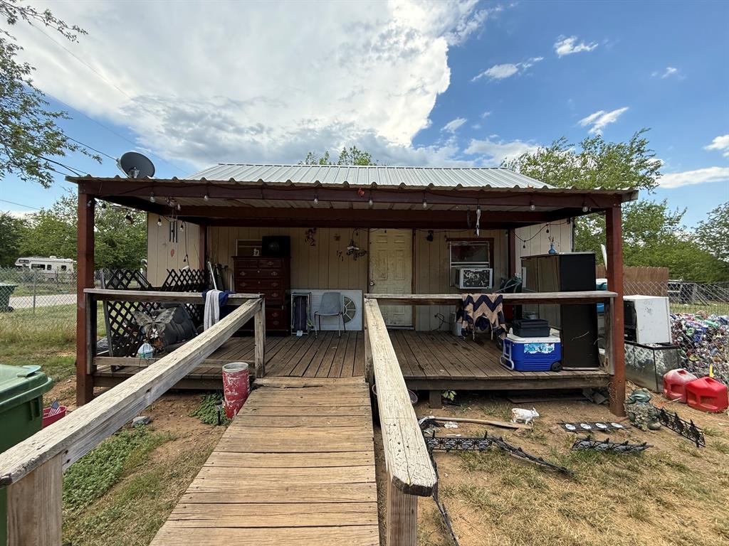 Investor opportunity in growing Mineral Wells. This tenant occupied property sits on a spacious 0.33 acre lot surrounded by newer development and offers strong potential for redevelopment, renovation, or long term investment. Built in 1938, the home will require significant repairs and is priced accordingly. Great opportunity to add value in an area seeing continued growth and improvement.