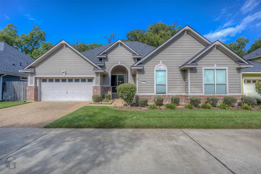 Check out this updated home in the great gated community of The Haven. The floor plan is open and great for a small family. The design selections throughout are neutral and are appealing to the eye. Granite countertops, built in surround sound speakers and a covered back porch will have you falling in love. The inside is impressive but wait until you see your backyard! Your monthly HOAs cover a long list of amenities for you as well as offer maintenance items on the home. If you are needing low maintenance living...