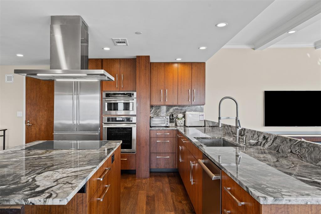 Latour Condo - Residential
