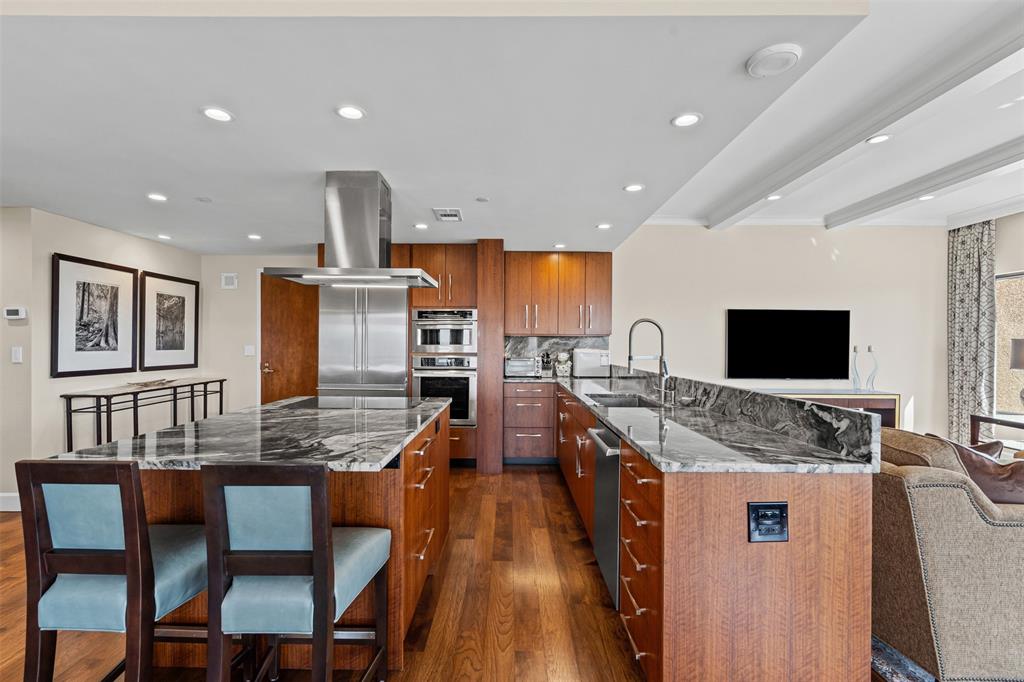 Latour Condo - Residential