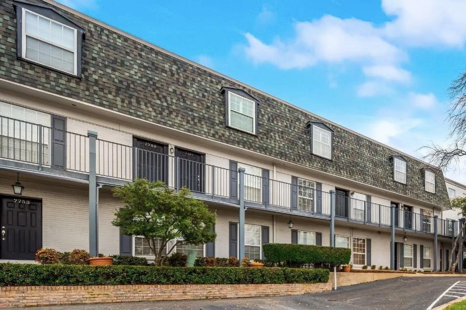 Royal Knoll Condos - Residential