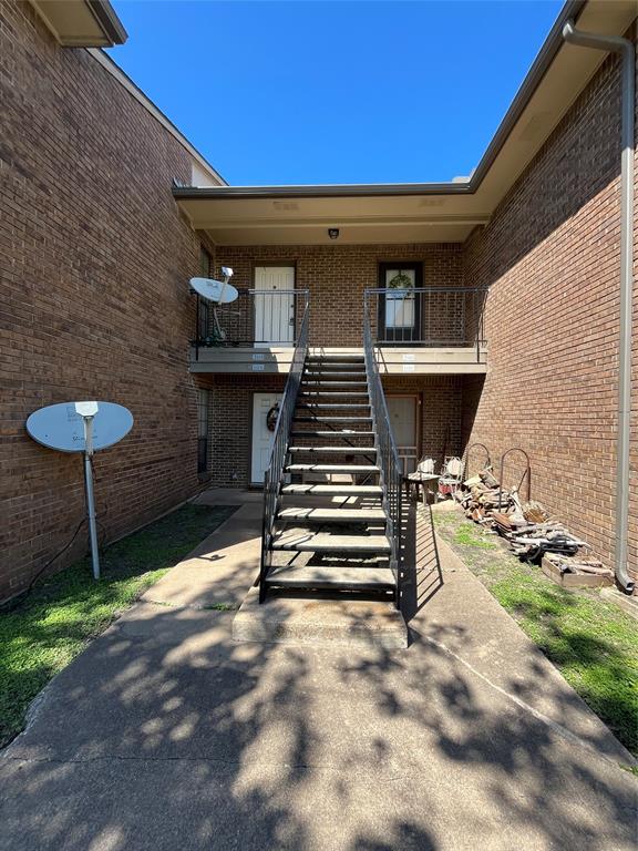 This property is eligible for 1.75% (Approx $2,400) Closing Cost Assistance when using the preferred lender. Call Anthony Sclafani, Listing Agent, for more information. 

Recent System Upgrades Include:
AC Unit - 2023
Electrical Panel - 2025
Fridge - 2025

Prime Garland location with excellent access to schools, shopping, parks, hospitals, and entertainment. 

Quick access to Downtown Dallas (~28 min) and Lake Ray Hubbard (~1 min). 

Nearby schools: Shugart Elementary (~3 min), Lyles Middle (~6 min), Lakeview Centennial High (~7 min), Classical Center at Brandenburg (~10 min), Beaver Technology Center (~11 min), and Garland Christian Academy (~14 min). 

Grocery options include Walmart (~5 min), Kroger (~9 min), Tom Thumb (~11 min), ALDI (~10 min), WinCo (~11 min), El Rancho (~9 min), Hiep Thai Market (~14 min), and Fiesta Mart (~14 min). 

Medical: Baylor Scott & White (~8 min), Medical City ER Garland (~11 min), Parkland Garland (~14 min), Garland VA (~14 min), and PrimaCare (~10 min). 

Entertainment: AMC Firewheel (~14 min), Firewheel Town Center (~14 min), Side Quest Arcade (~14 min), Urban Air (~13 min), Hawaiian Falls (~17 min), and Rowlett Wet Zone (~11 min). 

Additional sports and recreation options include Audubon Park (~11 min), Rick Oden Park (~11 min), Rowlett Community Centre (~11 min), Holford Recreation Center (~14 min). 

Outdoor recreation: White Rock Lake (~23 min), Bass Park (~4 min), Gatewood Park (~6 min), Windsurf Bay Park (~5 min), John Paul Jones Park (~9 min), Duck Creek Greenbelt (~11 min), Spring Creek Forest Preserve (~18 min).