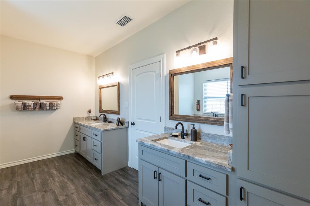 A1142 SUR 37 L A L NW - Residential