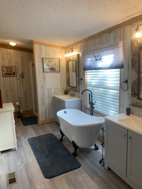 HOWE LEONARD - Residential