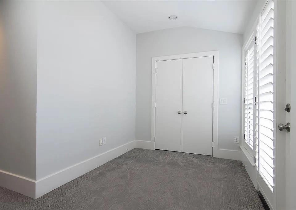 Shelby Court Oaklawn Condos - Residential