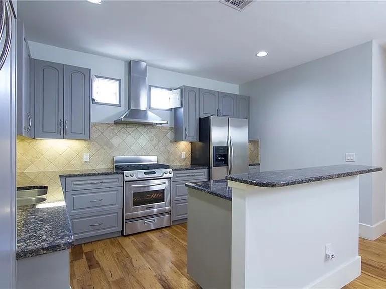 Shelby Court Oaklawn Condos - Residential