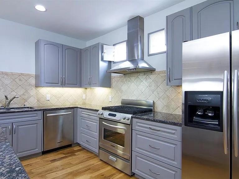 Shelby Court Oaklawn Condos - Residential