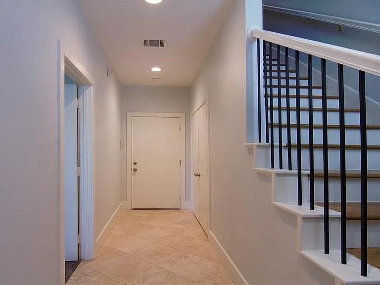 Shelby Court Oaklawn Condos - Residential