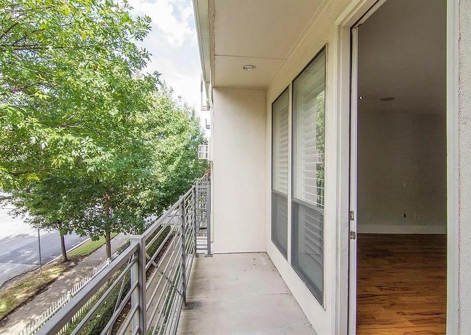 Shelby Court Oaklawn Condos - Residential