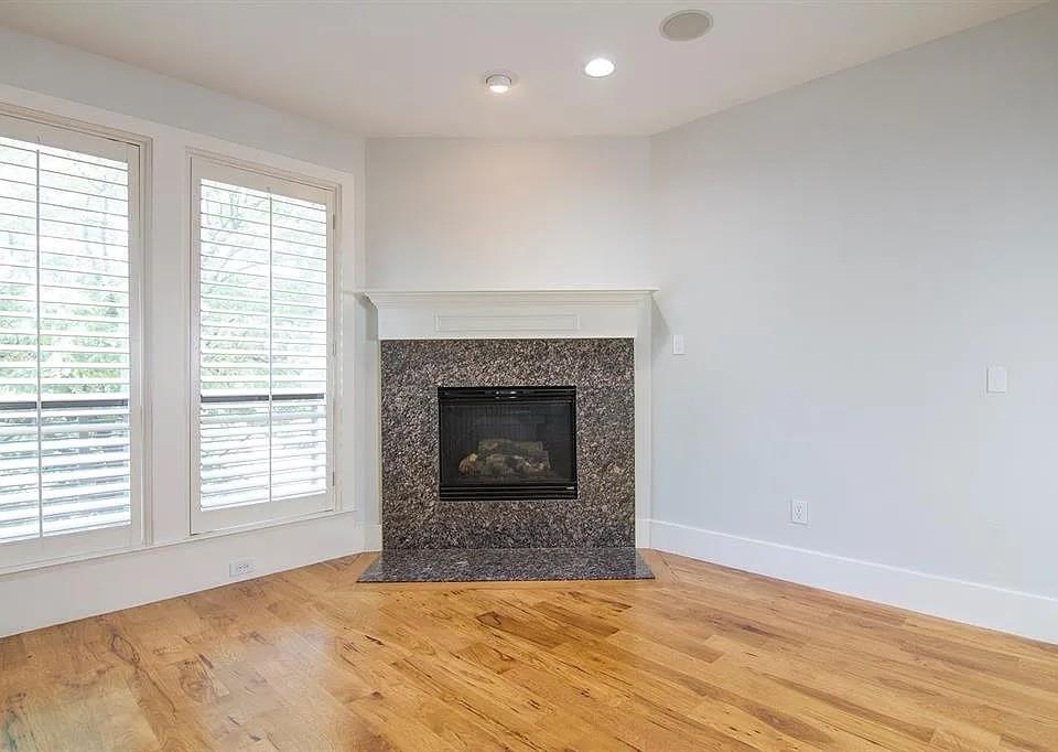 Shelby Court Oaklawn Condos - Residential