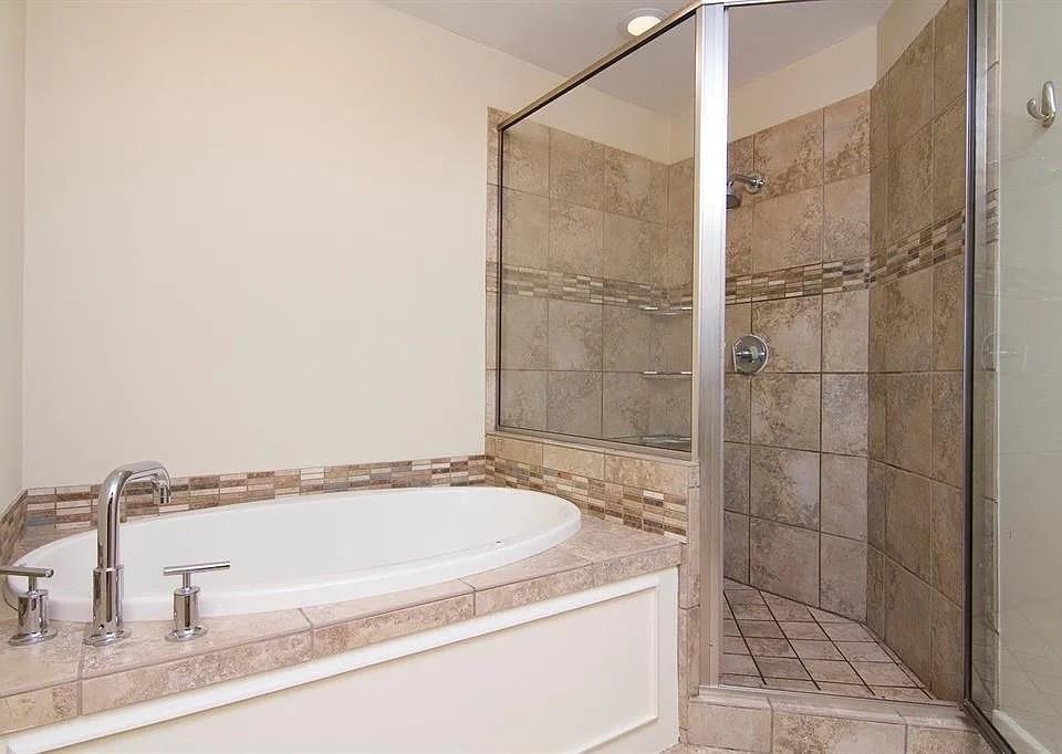 Shelby Court Oaklawn Condos - Residential