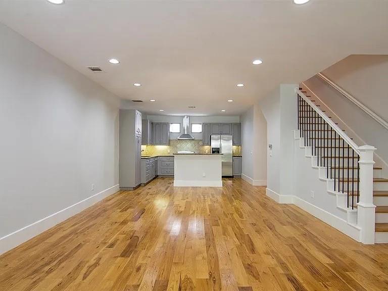 Shelby Court Oaklawn Condos - Residential