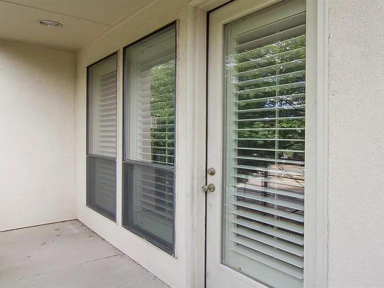 Shelby Court Oaklawn Condos - Residential