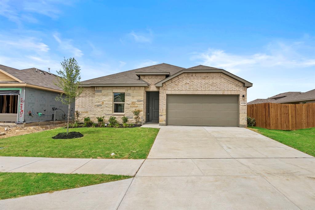 5% lender incentive offered with the use of the seller’s in-house lender, Homeward Mortgage! Incentive may be used towards buyer closing costs and or rate buy-down, subject to lender approval and buyer qualification.
The Tupelo is a single story home that offers 3 bedrooms, 2 bathrooms and approx 1,449 sq. ft. of living space. As you enter the long foyer, you'll pass both secondary bedrooms, as well as the secondary bathroom. The secondary bedrooms both feature large walk in closets. Next you'll enter the open concept kitchen which features stainless steel appliances with gas cooking range, granite countertops, and a corner walk-in pantry. The large kitchen island overlooks the living room which has plenty of natural lighting. The dining room is next to the kitchen and leads out to the large covered patio. The private main bedroom suite is located off the living room and features a huge walk-in closet and large walk-in shower with ceramic tile surround. Additional features include: tankless water heater; Ceramic tile flooring at Entry, Hallways, Kitchen, Living Room, Utility and Bathrooms; and, full yard sod, landscaping and irrigation. The Tupelo includes our HOME IS CONNECTED base package. Using one central hub that talks to all the devices in your home, you can control the lights, thermostat and locks, all from your cellular device.