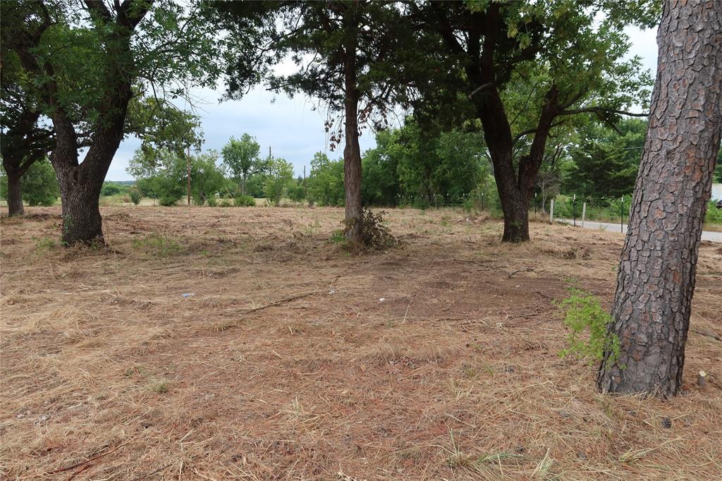 Don`t miss the chance to own this 5.58 acres with paved road frontage located outside the city limits and only minutes from town. This property has a water well , big oak trees , pasture and is ready for you to build your dream home .
