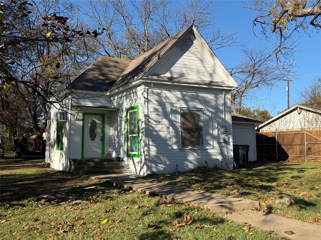 Charming 1920 starter home set on a large 0.34 acre lot, offering endless potential for renovation or new construction. This property features mature trees, city utilities, and a spacious backyard, perfect for investors or buyers looking to create their ideal space. Located just minutes from downtown Sherman, schools, and major conveniences.