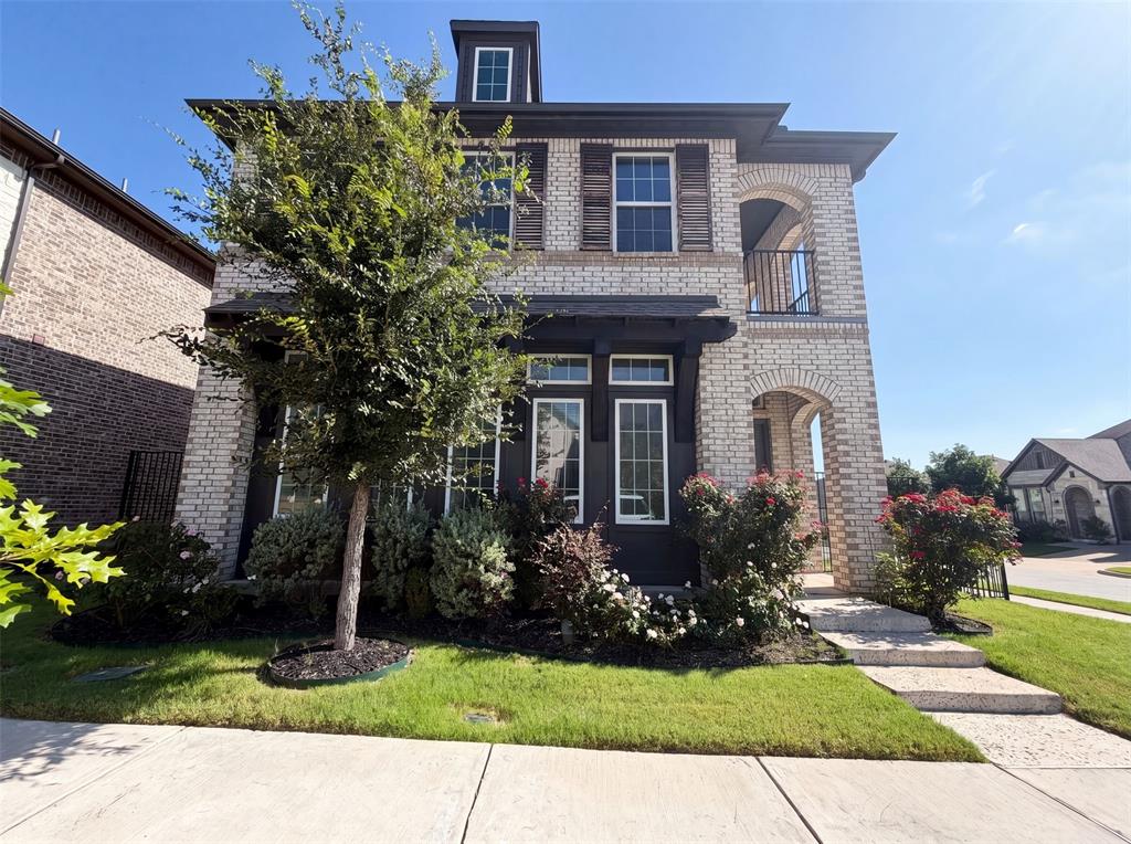 This home has been virtually staged to illustrate its potential.. Home comes with a 100-Day Home Warranty and a 7-Day Home Test Drive to move in 7 days early for free