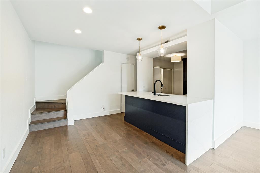 Inwood Crossroads Condos Ph 02 - Residential