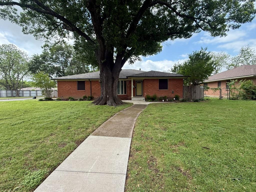 This beautifully updated home offers an open layout with hardwood floors, a large kitchen featuring stainless steel appliances, and spacious bedrooms with updated baths. Enjoy a private backyard oasis perfect for relaxation or entertaining. Ideally located near top dining, shopping, and entertainment, this home provides the best of Dallas living.
