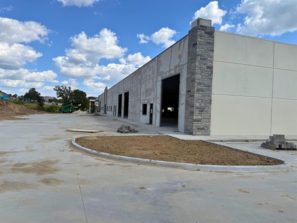 Hudson Oaks Bus Park - Commercial Sale