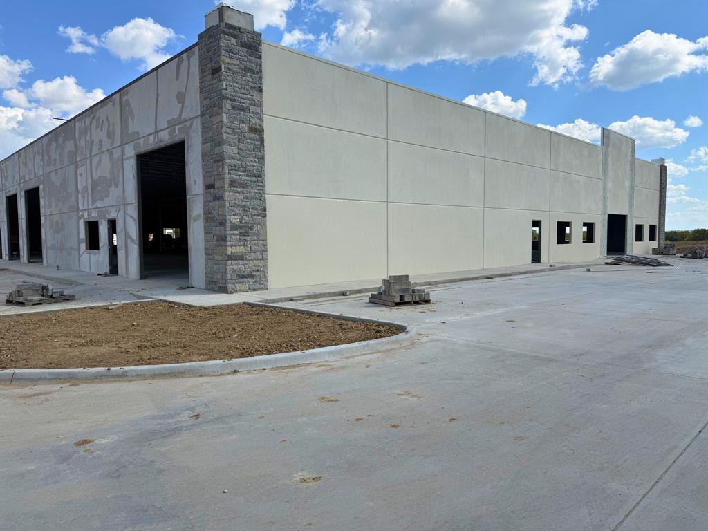 Hudson Oaks Bus Park - Commercial Sale