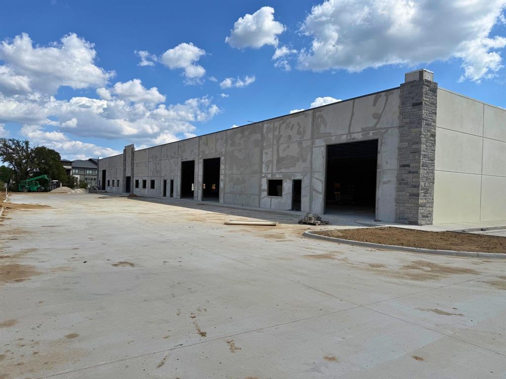 Hudson Oaks Bus Park - Commercial Sale