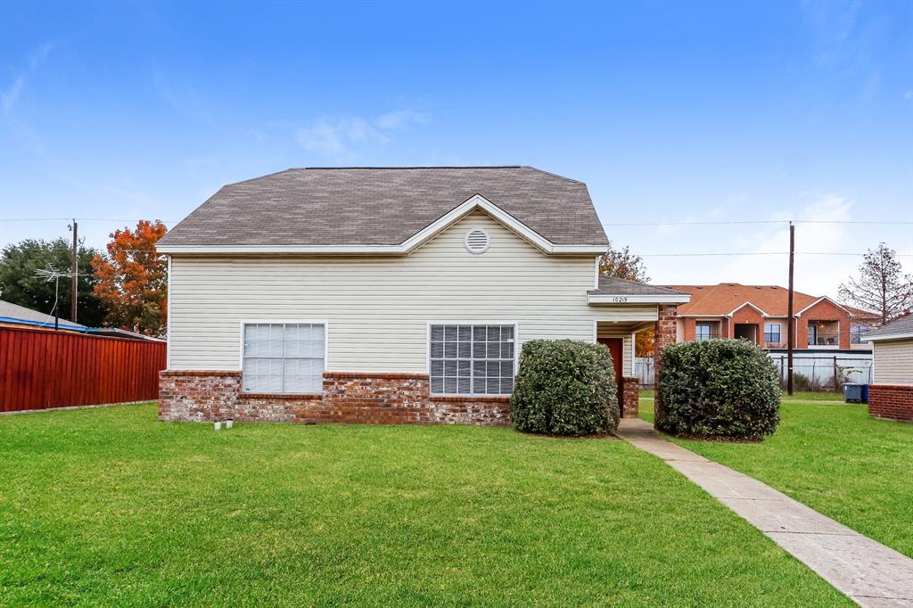 Beautiful home offers 4 bedroom and 2 bathroom with carpet and laminate type flooring. Home has 1 attached car garage. This home offers a spacious kitchen, updated bathrooms and is located in a beautiful location. The living room is stunning and has tons of natural lighting. This home won't last long. Apply today!