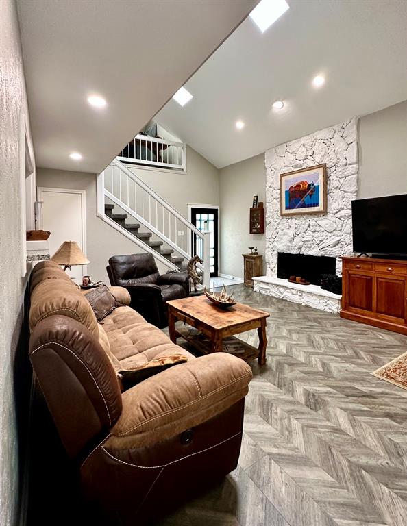 Saint Claire Woods Twnhs - Residential