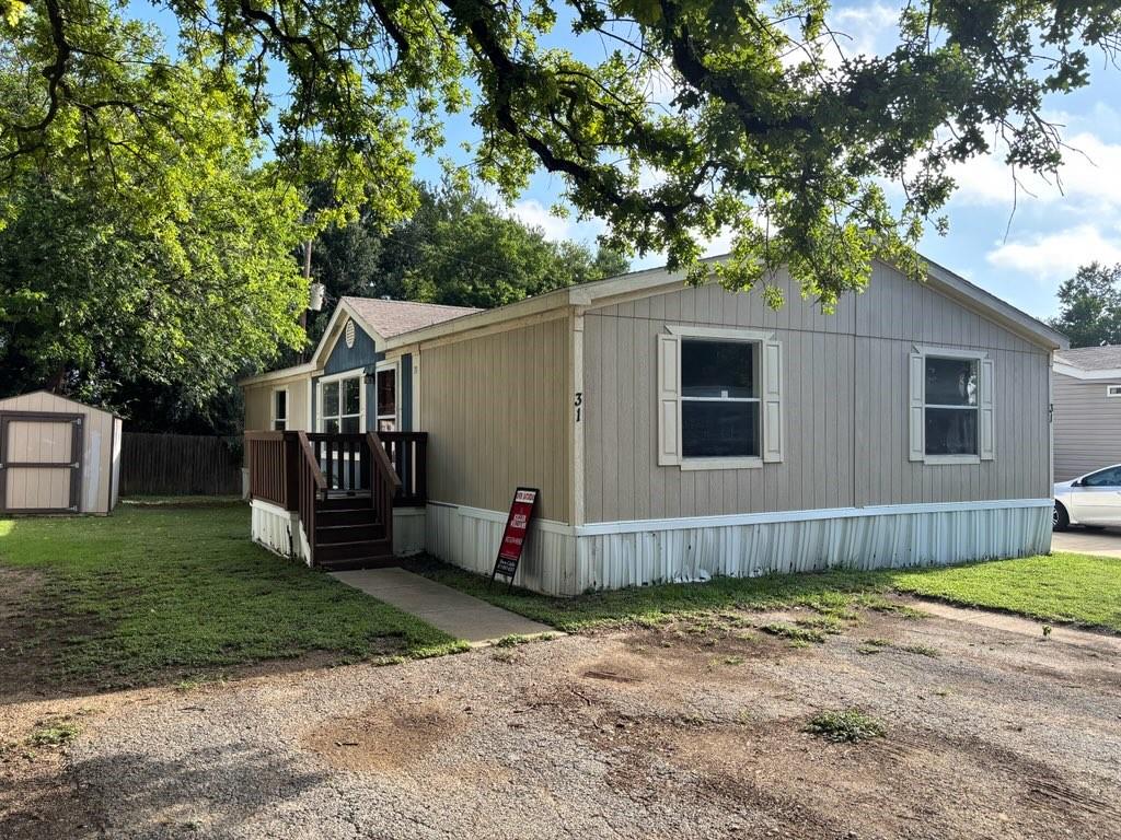 INVESTMENT OPPORTUNITY!!  Four bedroom, two bath, separate dining and eat in kitchen area. Needs cosmetic work. Selling as is. 
Call agent for more information.