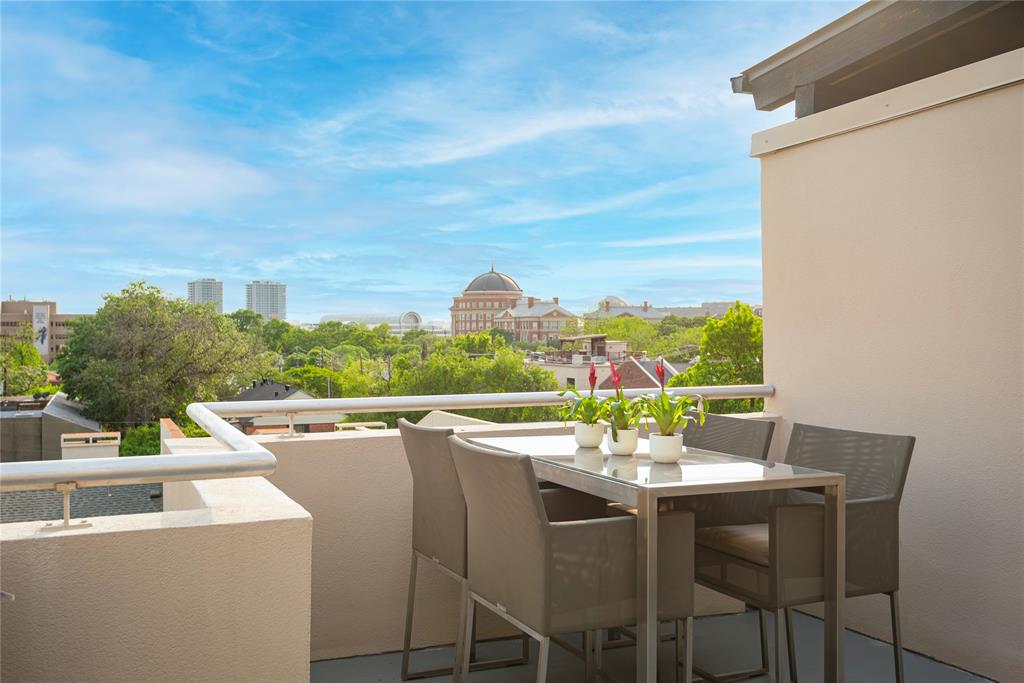 Pecan Plaza - Residential