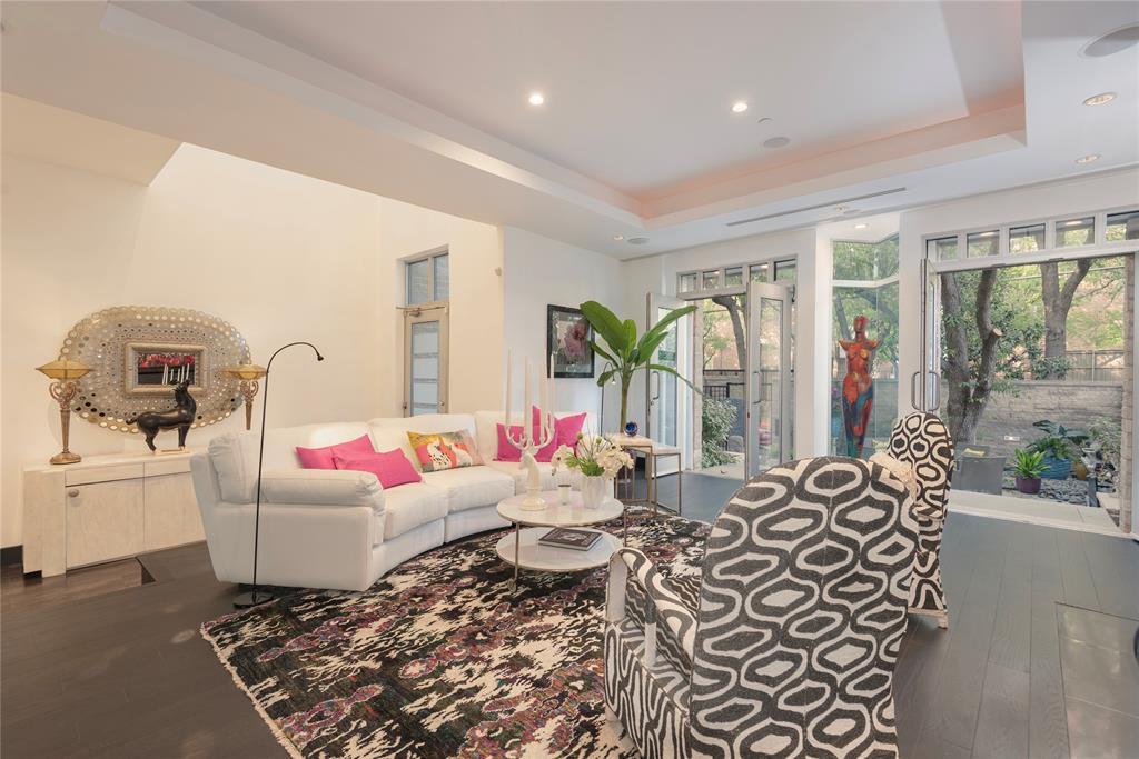 Pecan Plaza - Residential
