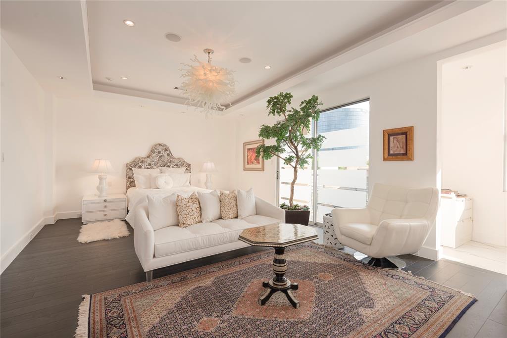 Pecan Plaza - Residential