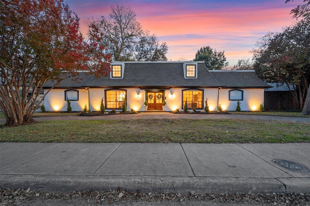 Beautifully remodeled 5 bed, 5 bath home offering 3,458 sqft in the heart of Buckner Terrace! Minutes from White Rock Lake, Fair Park, and downtown Dallas.
Reimagined chef's kitchen with custom cabinetry, quartz countertops, gas cooktop, double ovens, and stainless appliances. Spacious downstairs primary suite with completely renovated spa style ensuite. Three living areas, formal dining, and breakfast nook offer exceptional flexibility for entertaining, working from home, or hosting guests.
Step outside to a covered patio and fully fenced private backyard with mature trees, perfect for gatherings or quiet mornings.
Recent updates include a brand new upstairs HVAC system, fully remodeled kitchen, renovated bathrooms, fresh flooring, and updated fixtures. Two car attached garage with circle drive provides ample parking.
Turnkey Investment Opportunity: Being sold fully furnished, making it an exceptional short term rental ready to generate income from day one on Airbnb and VRBO. With Dallas's central location and proximity to major attractions, this home is positioned for outstanding STR performance. Whether you're an investor seeking immediate cash flow or a homeowner wanting flexibility to rent seasonally, the income potential is built in.
Move in ready, income ready. Schedule your private showing today!