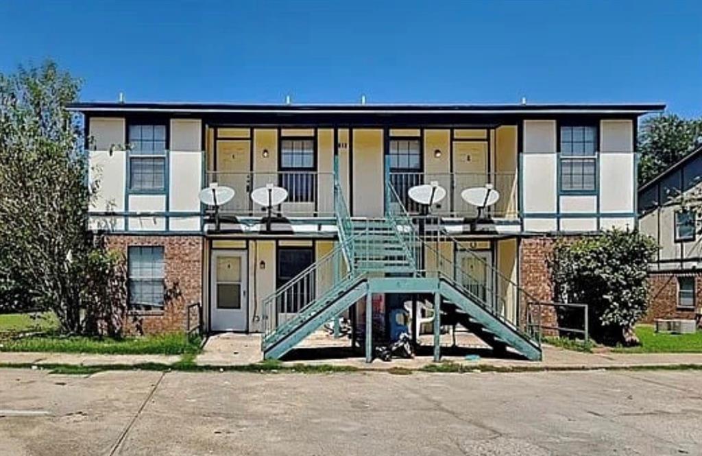 Well maintained fourplex located in Crowley, each unit has 2 bedrooms and 1.5 baths, with 2 parking spots for each unit. All units are separately metered and tenants pay for all utilities. Unit A has laminate flooring and Units B, C, & D have carpet. Hook ups for washer & dryer in each unit. Washer & dryer appliances are NOT provided. All 4 units are occupied with tenants. Units may be shown during option period upon request and approved showing time from listing agent.